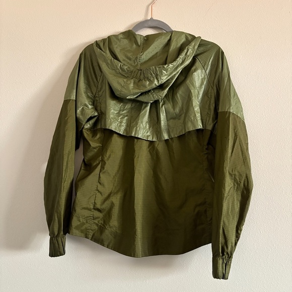 Nike Women’s Olive Green Windbreaker Rain Coat Zip Up Jacket Size Small - Picture 13 of 15